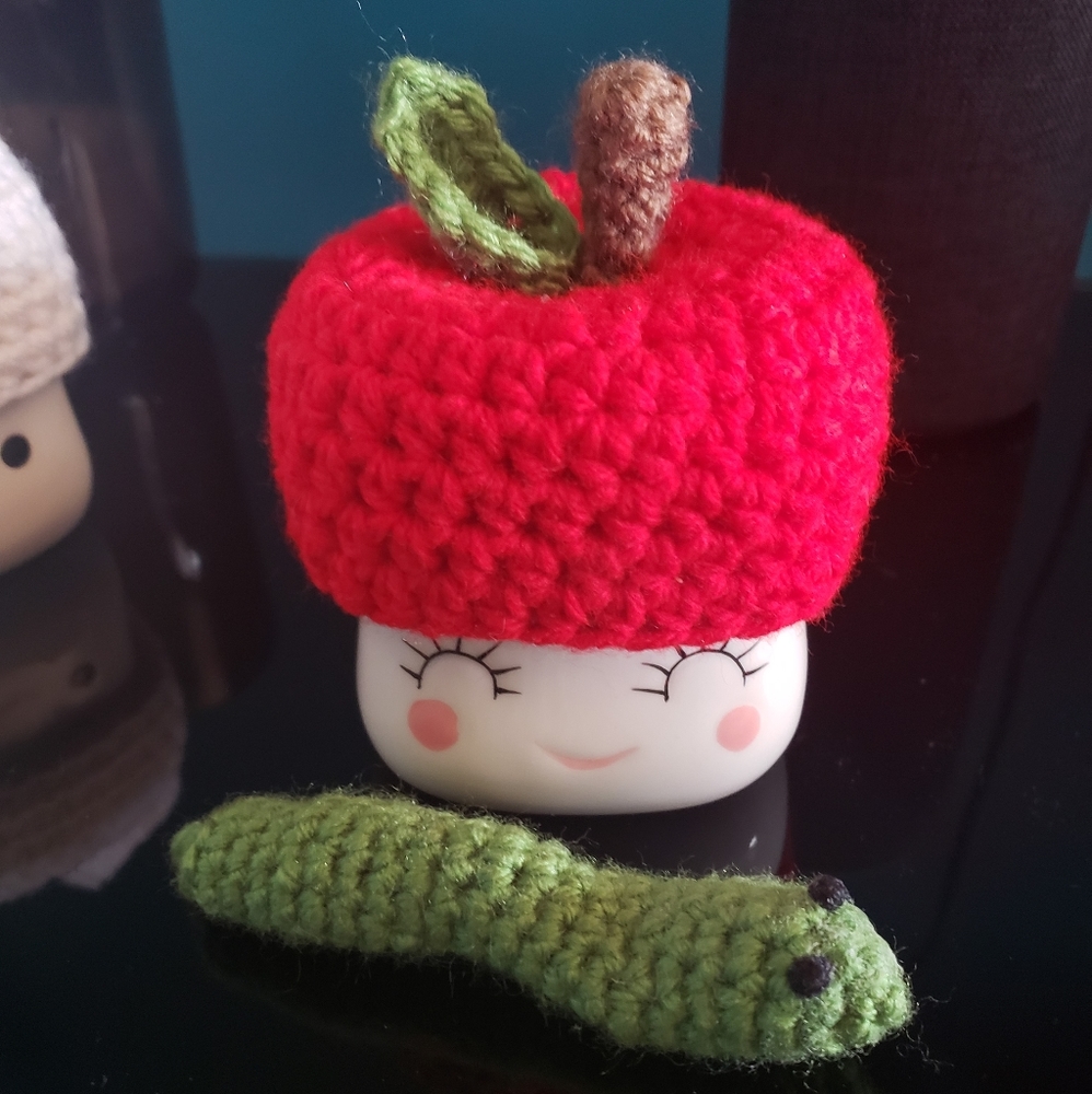 Marshmallow Mug Apple Hat with worm